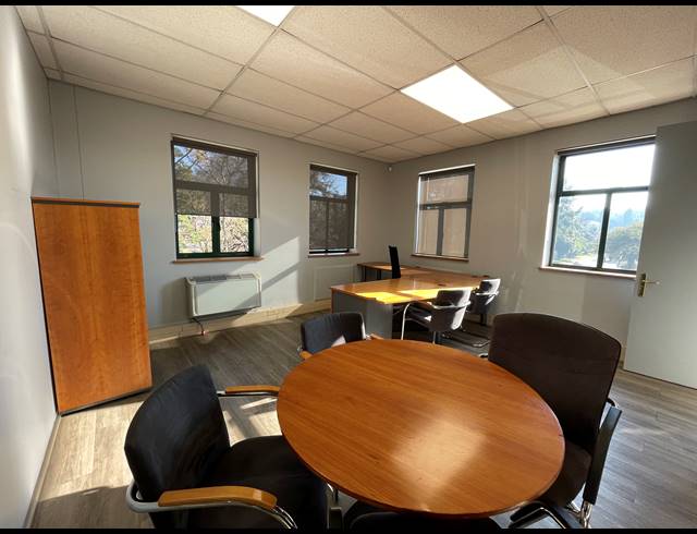 160M² OFFICE TO LET IN LYME PARK